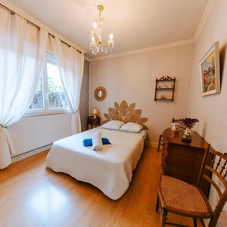 Holiday home Charmante Maison Vintage Familiale Avec Jardin Dijon