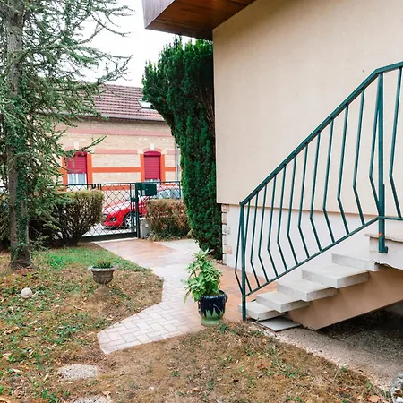 Holiday home Charmante Maison Vintage Familiale Avec Jardin Dijon
